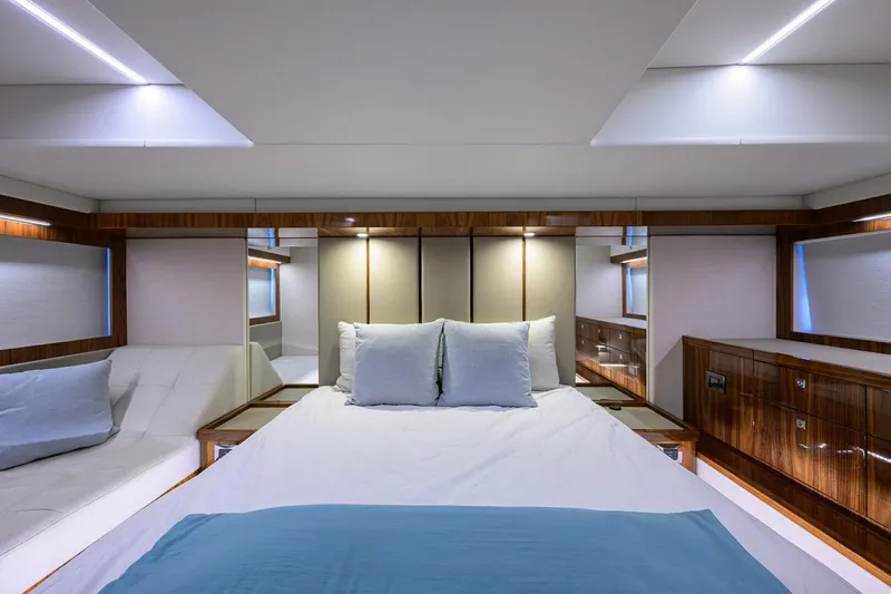 Command At Sea Yacht Photos Pics 2022 Riviera 505 Suv - Image 66