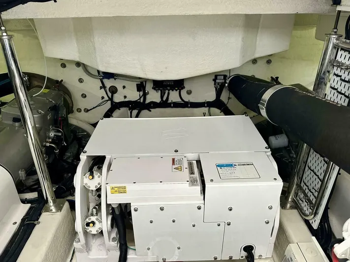 Command At Sea Yacht Photos Pics 2022 Riviera 505 Suv - Image 96