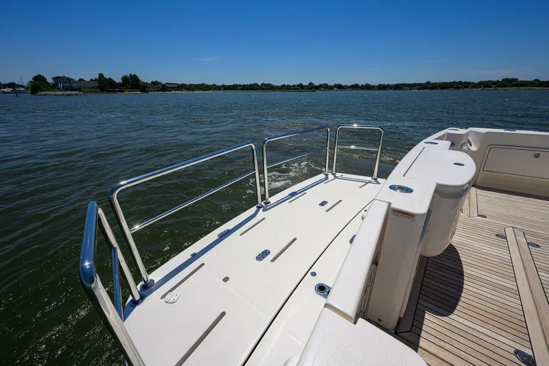 Command At Sea Yacht Photos Pics 2022 Riviera 505 Suv - Image 20