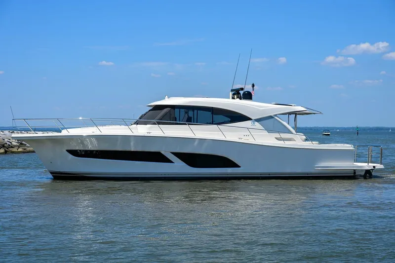 Command At Sea Yacht Photos Pics 2022 Riviera 505 Suv - Image 6