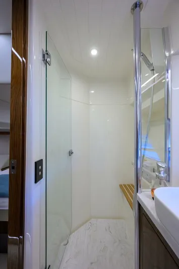 Command At Sea Yacht Photos Pics 2022 Riviera 505 Suv - Image 75