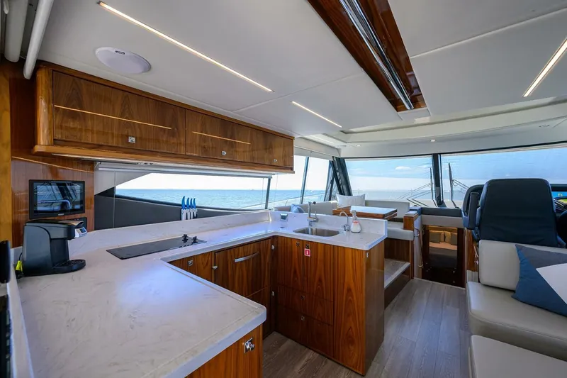 Command At Sea Yacht Photos Pics 2022 Riviera 505 Suv - Image 49