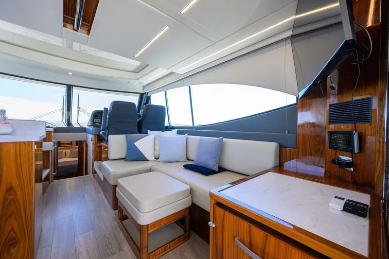 Command At Sea Yacht Photos Pics 2022 Riviera 505 Suv - Image 40