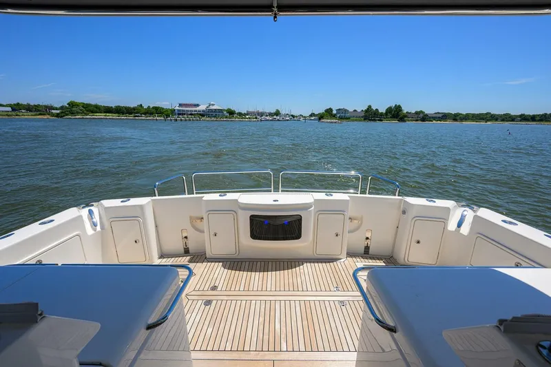 Command At Sea Yacht Photos Pics 2022 Riviera 505 Suv - Image 28