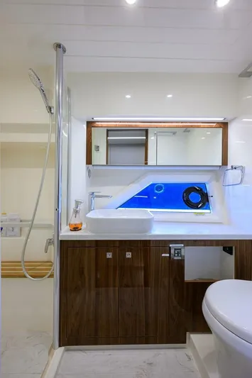 Command At Sea Yacht Photos Pics 2022 Riviera 505 Suv - Image 72