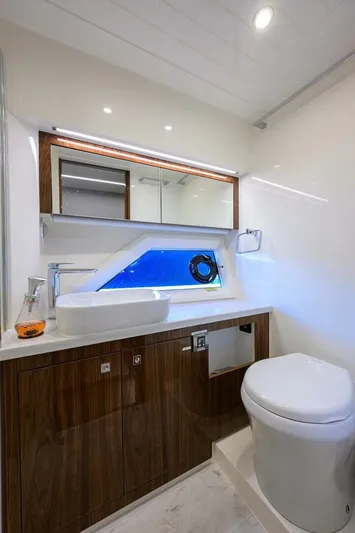 Command At Sea Yacht Photos Pics 2022 Riviera 505 Suv - Image 73