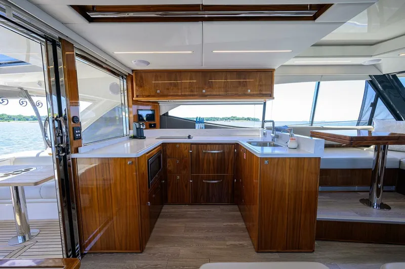 Command At Sea Yacht Photos Pics 2022 Riviera 505 Suv - Image 50