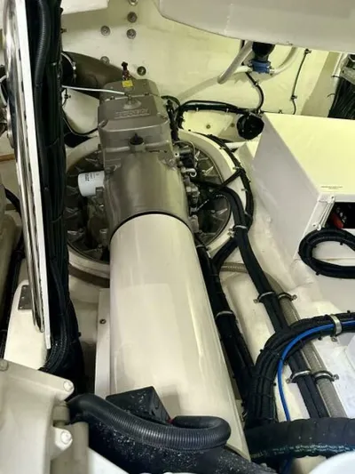 Command At Sea Yacht Photos Pics 2022 Riviera 505 Suv - Image 93