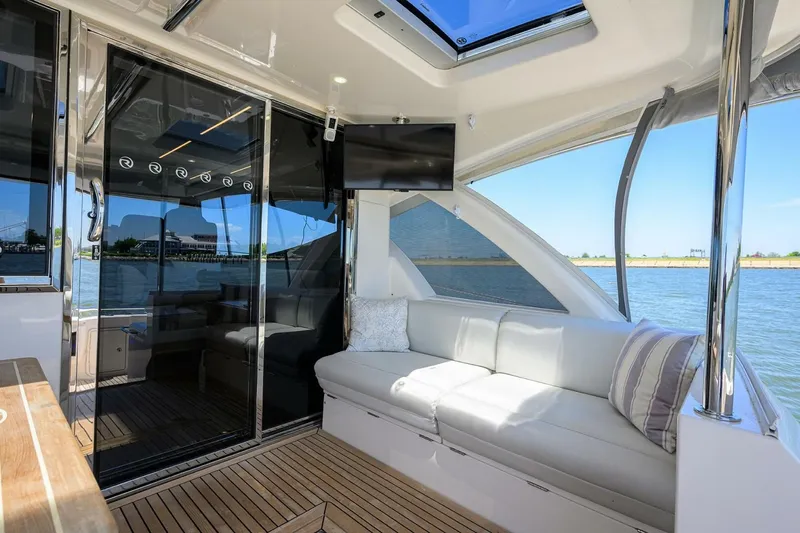 Command At Sea Yacht Photos Pics 2022 Riviera 505 Suv - Image 31