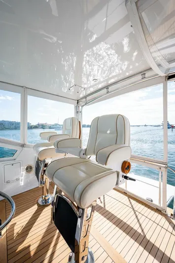 Enchantress Yacht Photos Pics 1997 Hatteras 65 Convertible - Image 57