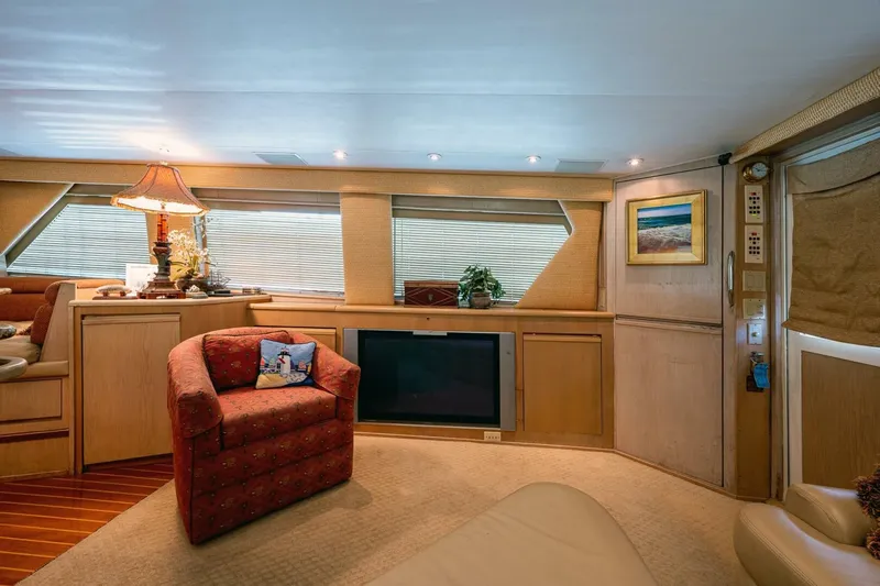 Enchantress Yacht Photos Pics 1997 Hatteras 65 Convertible - Image 20