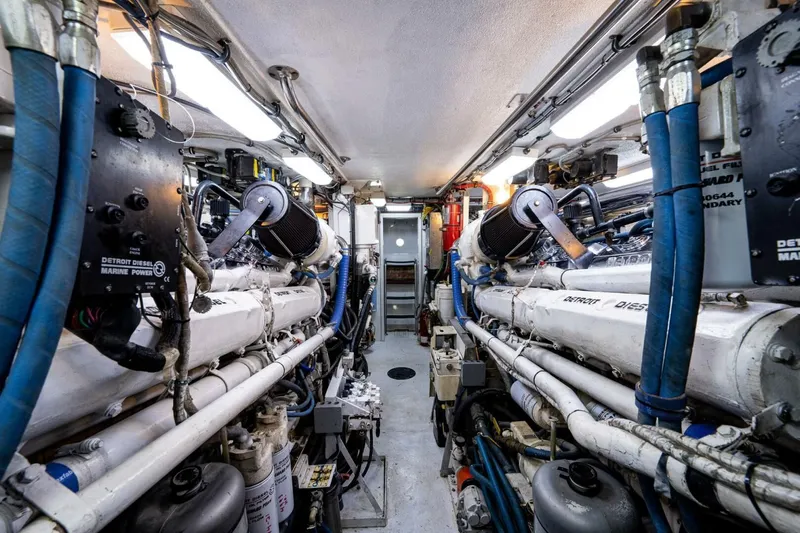 Enchantress Yacht Photos Pics 1997 Hatteras 65 Convertible - Image 75