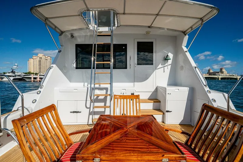 Enchantress Yacht Photos Pics 1997 Hatteras 65 Convertible - Image 14