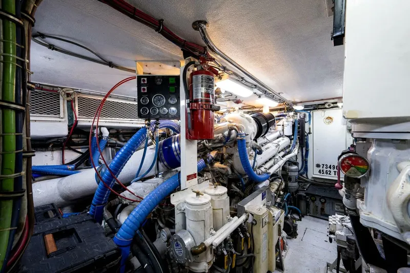 Enchantress Yacht Photos Pics 1997 Hatteras 65 Convertible - Image 72