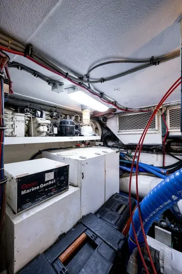 Enchantress Yacht Photos Pics 1997 Hatteras 65 Convertible - Image 74