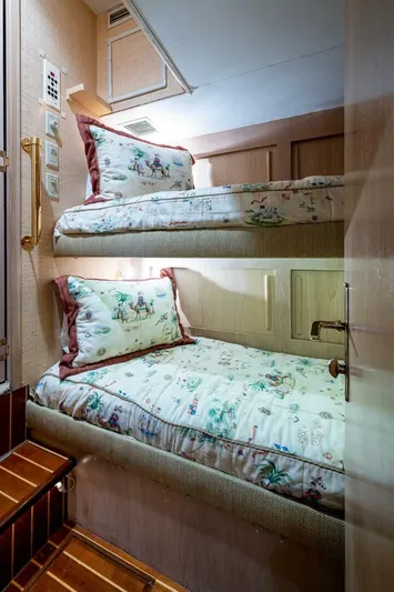 Enchantress Yacht Photos Pics 1997 Hatteras 65 Convertible - Image 45