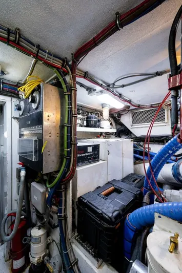 Enchantress Yacht Photos Pics 1997 Hatteras 65 Convertible - Image 73