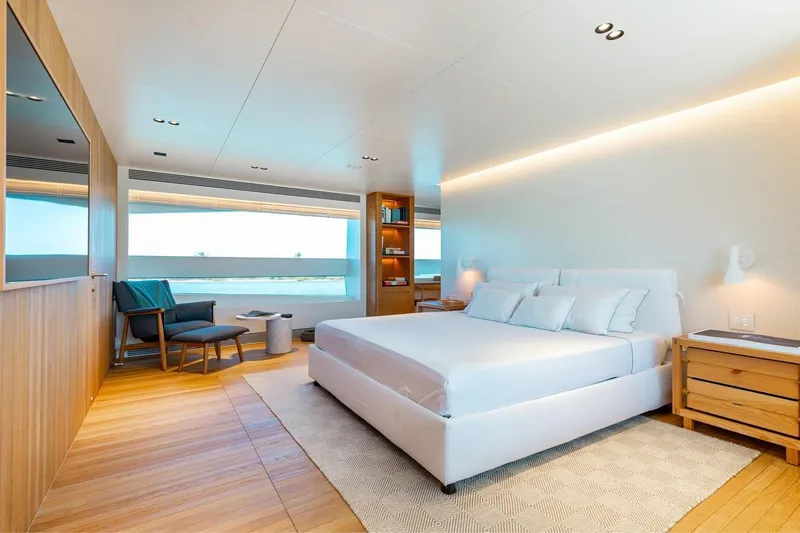 Adagio Yacht Photos Pics 