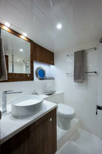 Greyhound Yacht Photos Pics 2020 Riviera 5400 Sport Yacht - Image 70