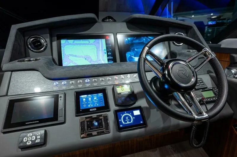 Greyhound Yacht Photos Pics 2020 Riviera 5400 Sport Yacht - Image 40