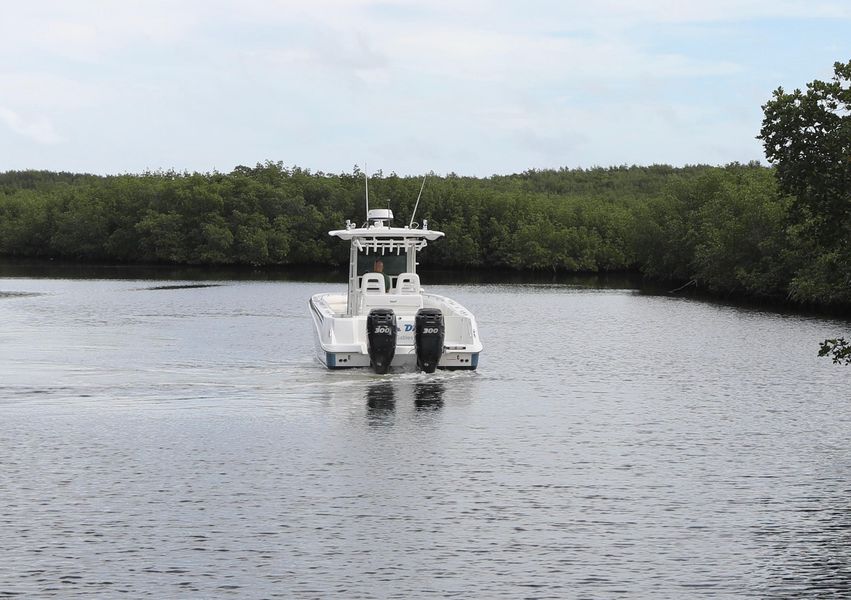 2013 Boston Whaler 320 Outrage