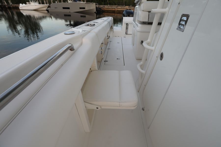 2013 Boston Whaler 320 Outrage