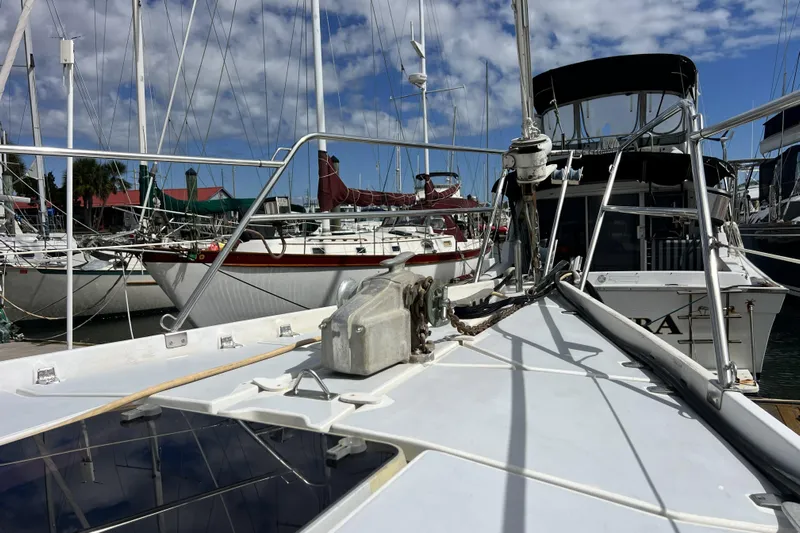 Hobo Tiempo Yacht Photos Pics Sailboats docked at marina, featuring 1986 Amel Mango under clear blue sky.