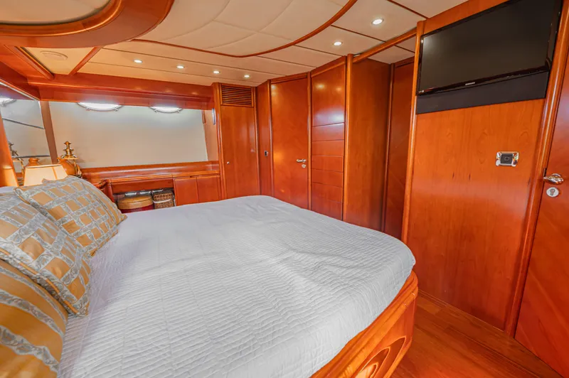 Isabella K Yacht Photos Pics 