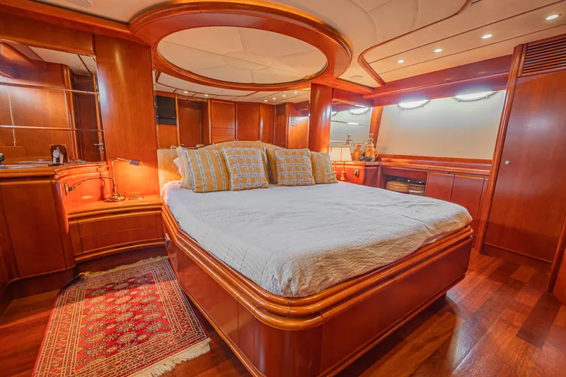 Isabella K Yacht Photos Pics 