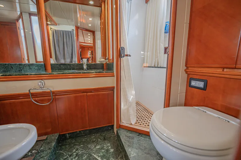 Isabella K Yacht Photos Pics 