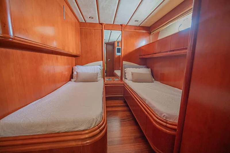 Isabella K Yacht Photos Pics 