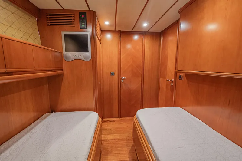 Isabella K Yacht Photos Pics 