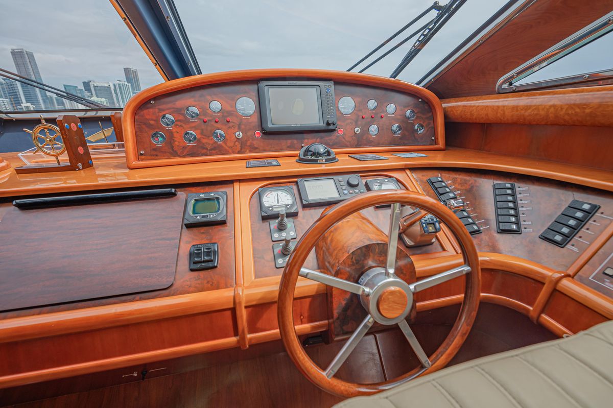 2002 Astondoa 72 