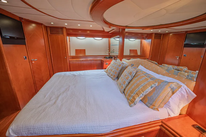 Isabella K Yacht Photos Pics 