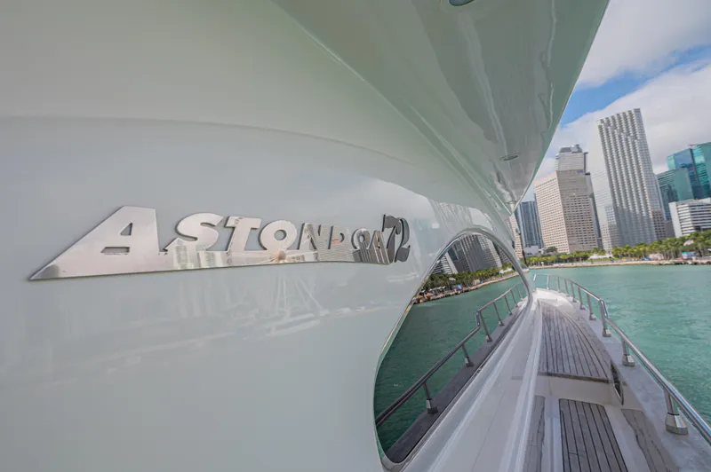 Isabella K Yacht Photos Pics 