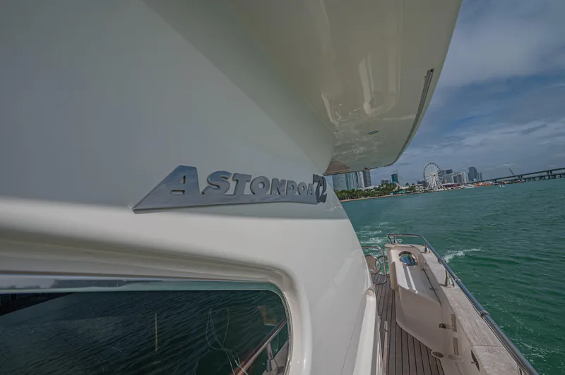 Isabella K Yacht Photos Pics 