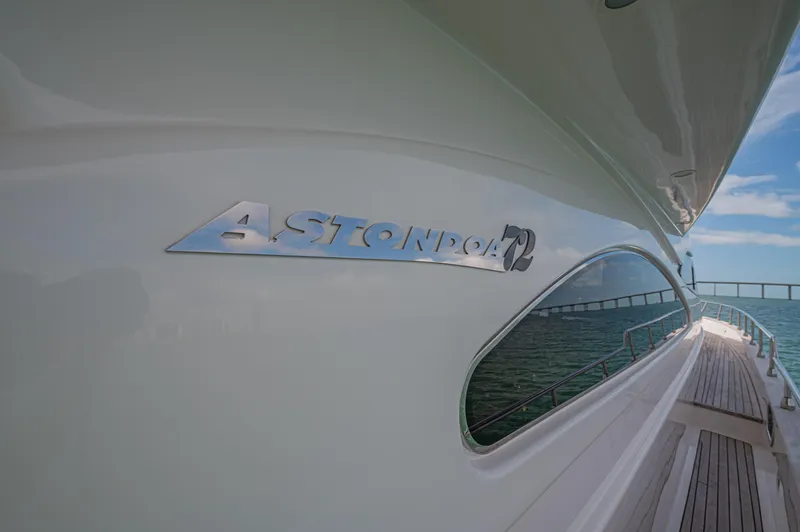 Isabella K Yacht Photos Pics 