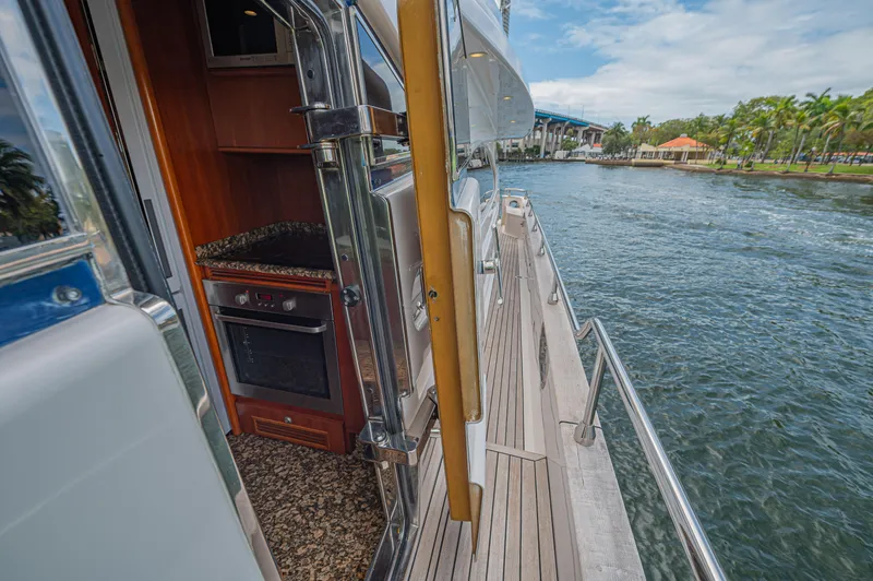 Isabella K Yacht Photos Pics 