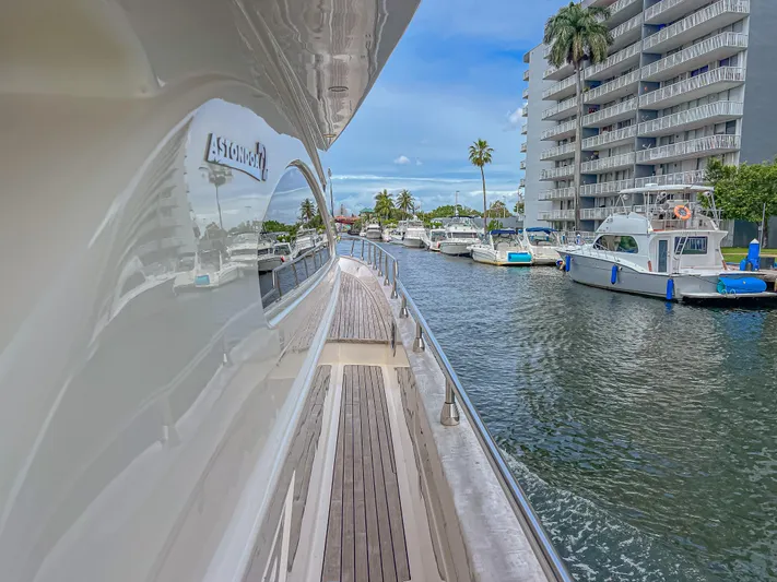 Isabella K Yacht Photos Pics 