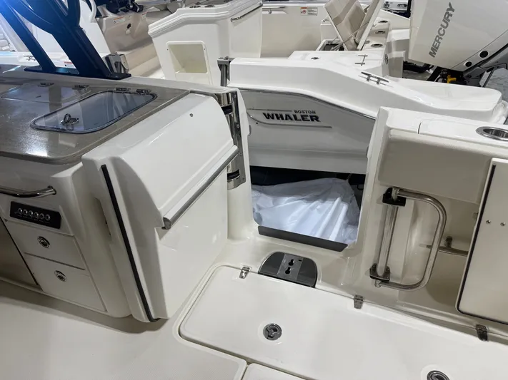  Yacht Photos Pics Interior view of a 2022 Boston Whaler 320 Vantage boat.