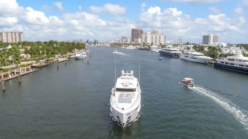 Bella Tu Yacht Photos Pics Bow View