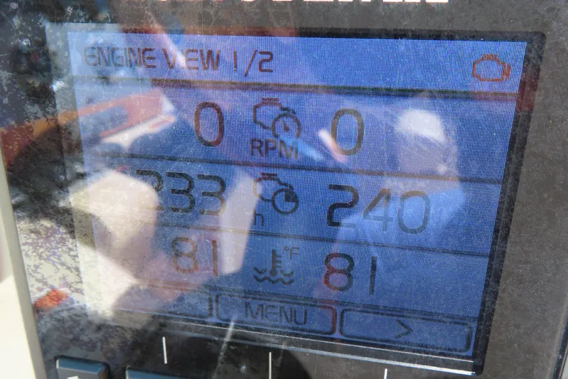  Yacht Photos Pics Display screen of a 2018 Chris Craft Launch 34 boat showing engine metrics.