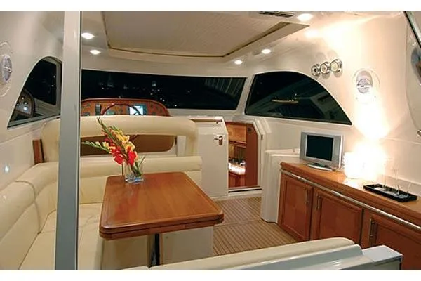 Il Pesce Yacht Photos Pics Saloon