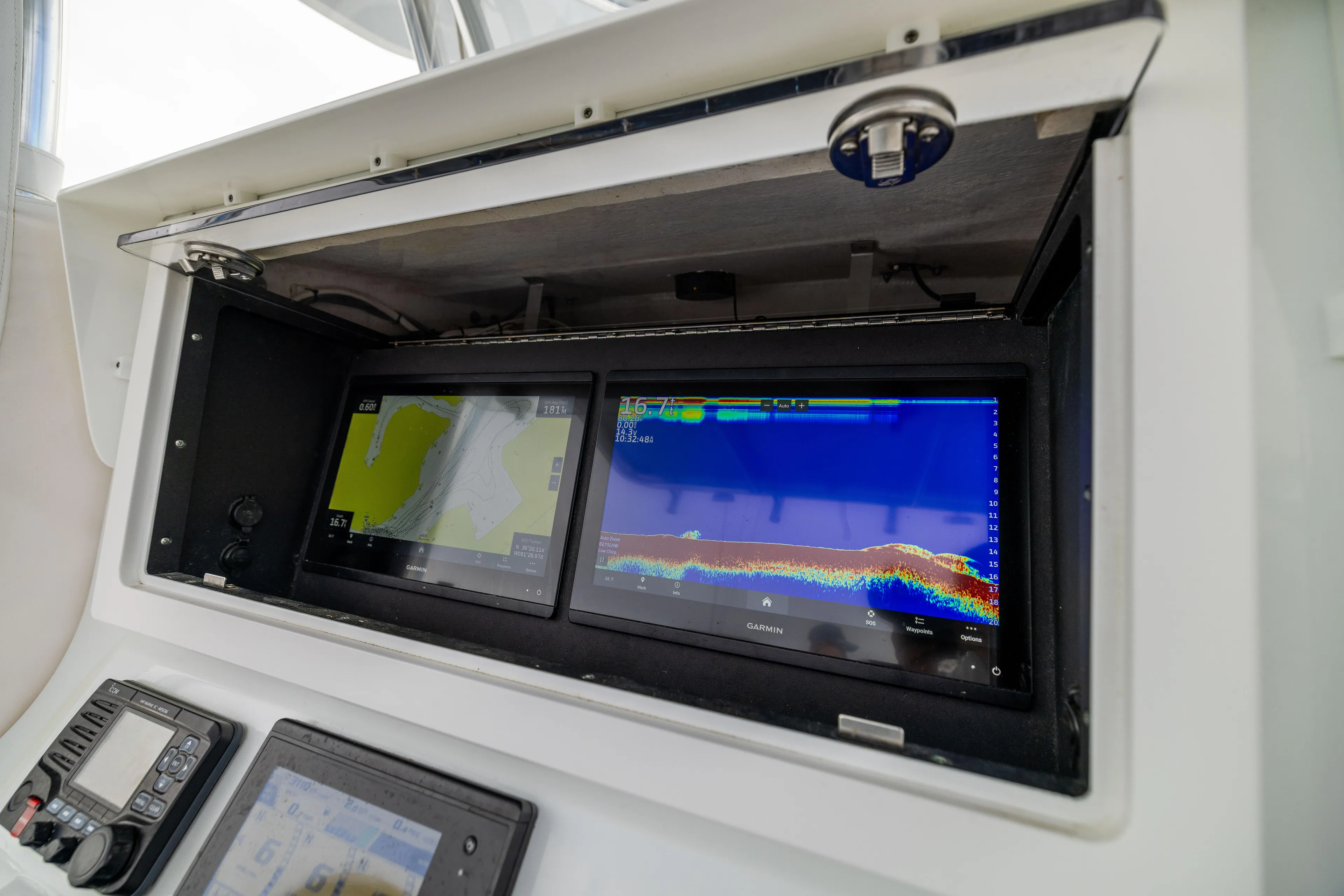  Yacht Photos Pics 2022 Contender 35 ST boat dashboard with dual navigation screens displaying maps and sonar.