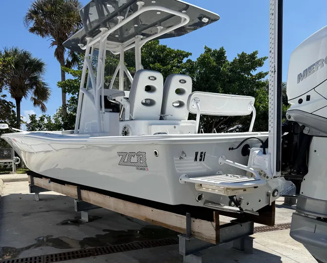  Yacht Photos Pics 2022 ZCB 26 Freemason boat on display with dual seats and Mercury engine.