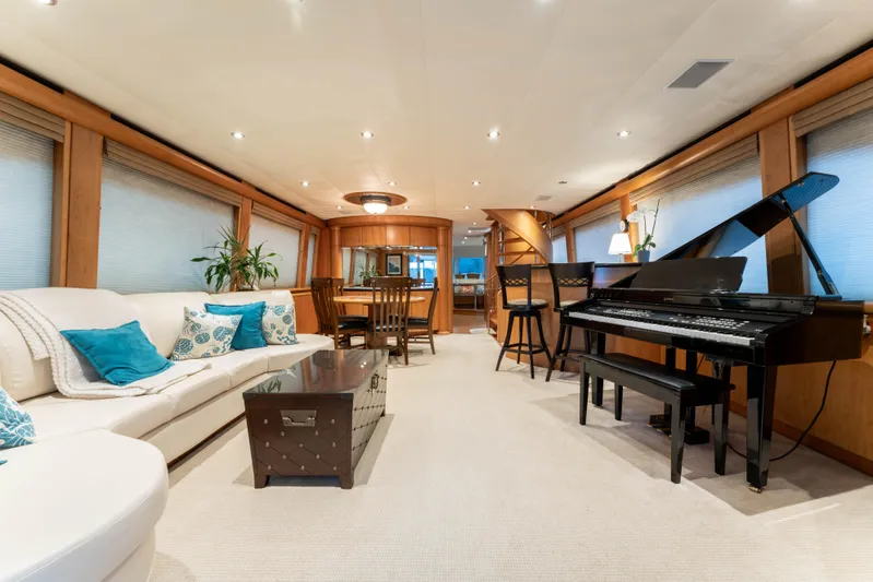 Equinox X Yacht Photos Pics 