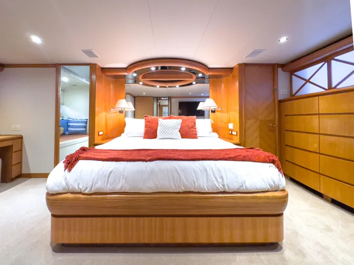 Equinox X Yacht Photos Pics 