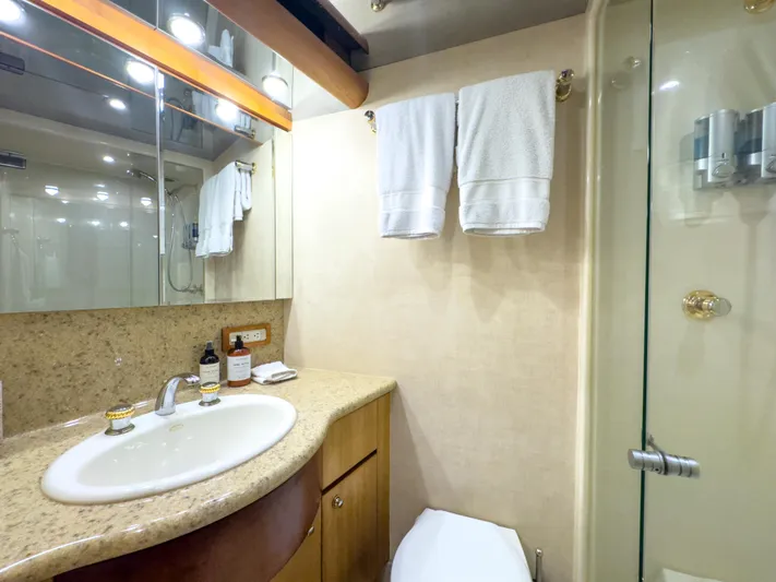 Equinox X Yacht Photos Pics 