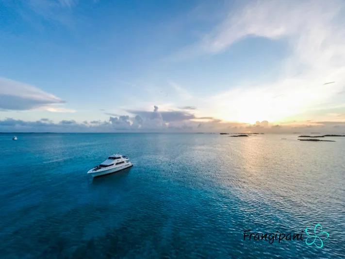 Equinox X Yacht Photos Pics 