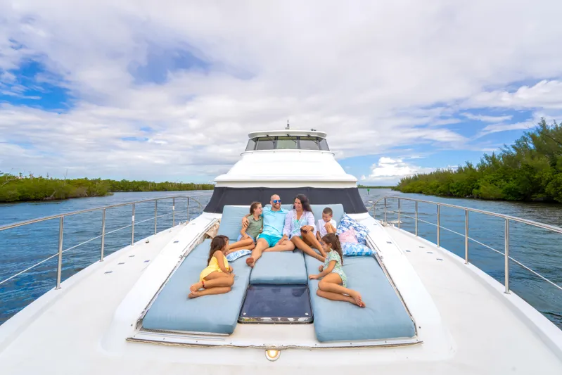 Equinox X Yacht Photos Pics 